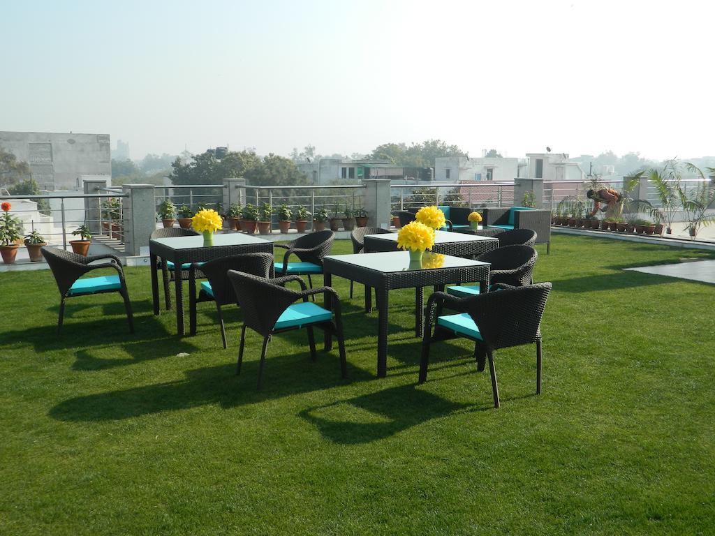 76 Friends Colony Bed & Breakfast Ню Делхи Екстериор снимка